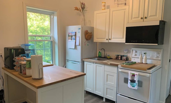 Tweed Apartamento | Bogart House connects to the Trans Canada Trail