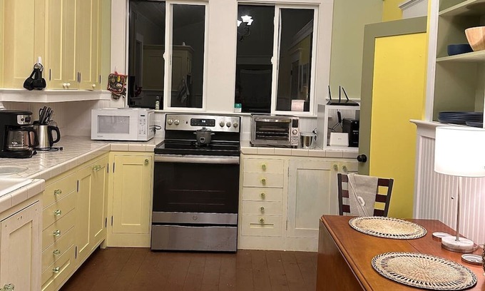 Pahoa Cabaña | Da Jungalow sleeps 4, 10 minutes from Pahoa town, Kalapana and Black Sand Beach!