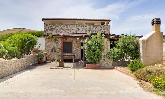 Gonnesa Apartamento | Apartment "Appartamento Nuraghe" with A/C, Wi-Fi, Garden, Terrace