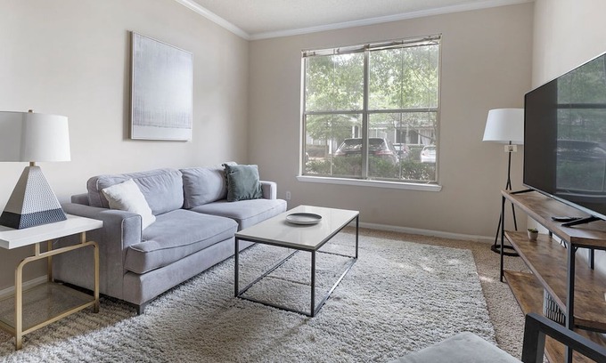 Collierville Apartamento | Modern Apartment in Prime Location (ID5170X6)