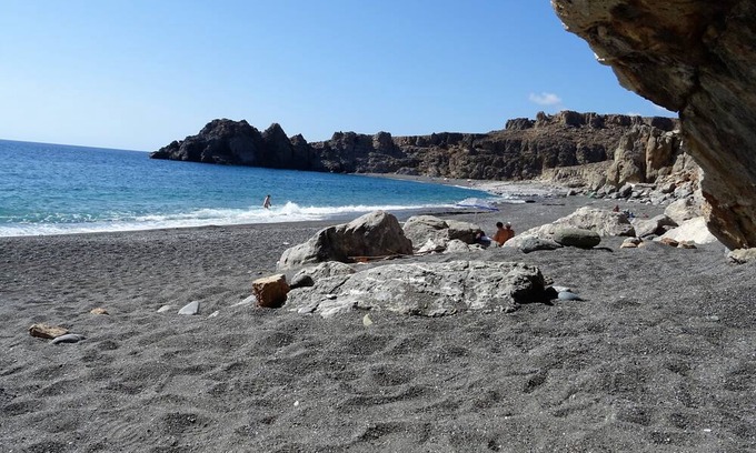 Faistos Casa | Original, Cretan stone house with a view of the enchanting garden