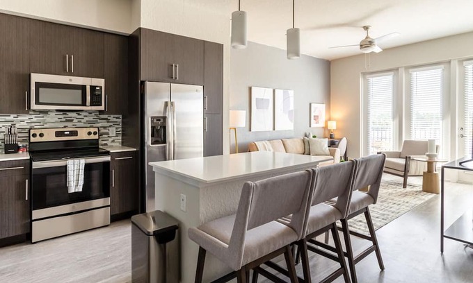 Biggar Apartamento | Modern Apartment in Prime Location (ID8690X07)
