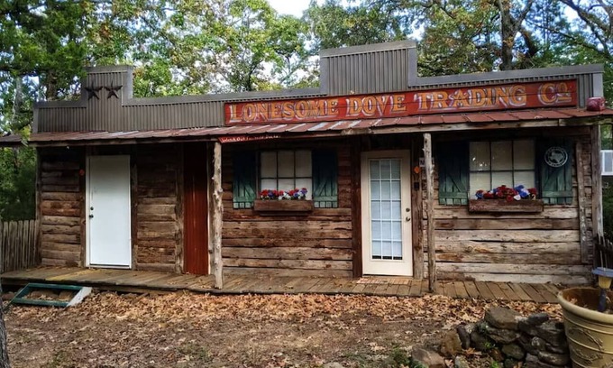 Canton Cabina | Lonesome Dove Near First Monday Trade Days