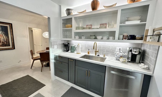Washington Ave./ Memorial Park Casa | Cozy Quiet Home! PET FRIENDLY! Back to School 2025 Special!