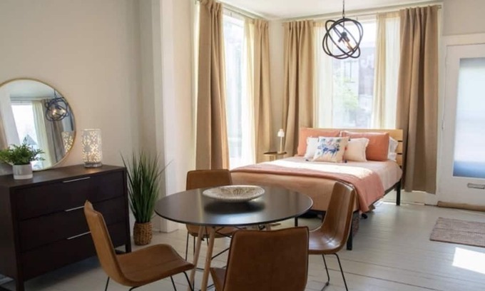 Michigan City Apartamento | Studio Living in the Arts District!