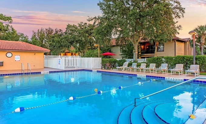 Solivita Complejo | Homely Self-Contained Villa, Pool, Close To Old Town, Free Parking, Pool