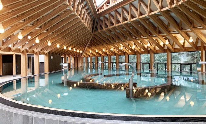 Vals-les-Bains Cama Y Desayuno | Room with view and swimming pool, near Gorges de l'Ardèche and spa 5 minutes away.