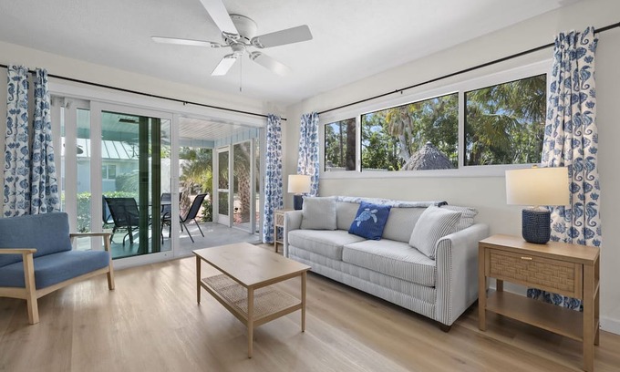 Sanibel Cabaña | Sea Grape Cottage - Quaint island paradise