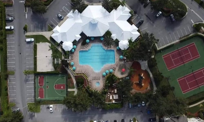 Windsor Palms Condominio | CasaComfort-king suite, 5 miles from Disney, heated pool/Jacuzzi in community