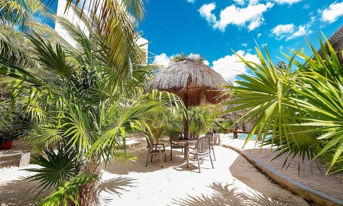 Progreso Municipality Apartamento | Very chic 3BR Condo, tons of amenities, 1 block fr