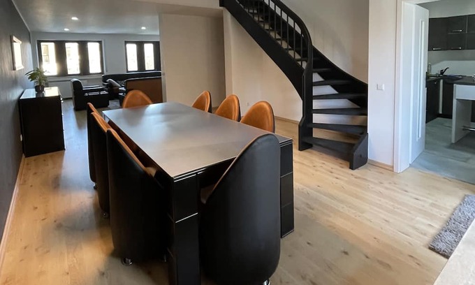 Oos Apartamento | MMM: Maisonette, minimalist, modern, >8 guests