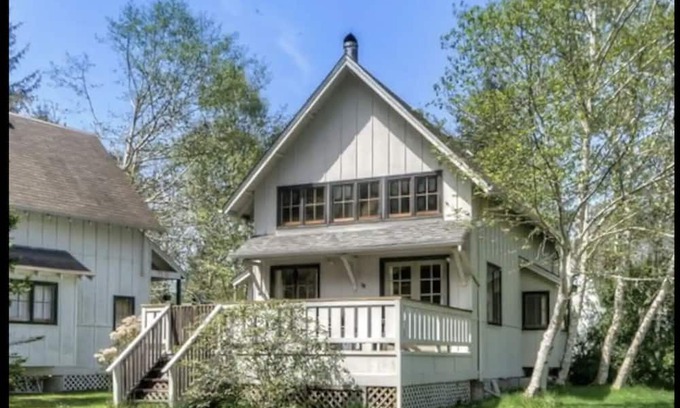 Yachats Cabina | River front cabin a quick walk to the ocean and downtown Yachats!