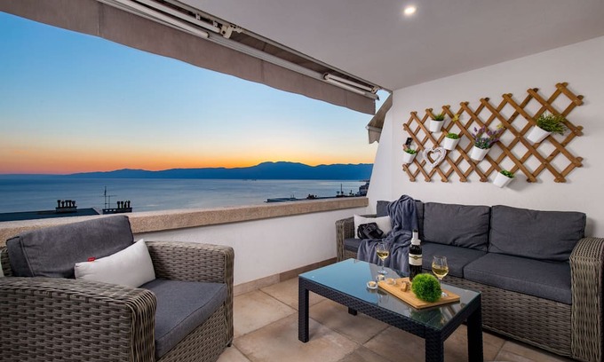 Sodici Apartamento | Newly renovated two-room apartment with a unique view of the entire Kvarner.