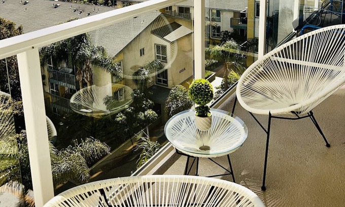 Marina del Rey Apartamento | Beautiful apartment with amazing ocean views. Walking distance to Venice Beach!