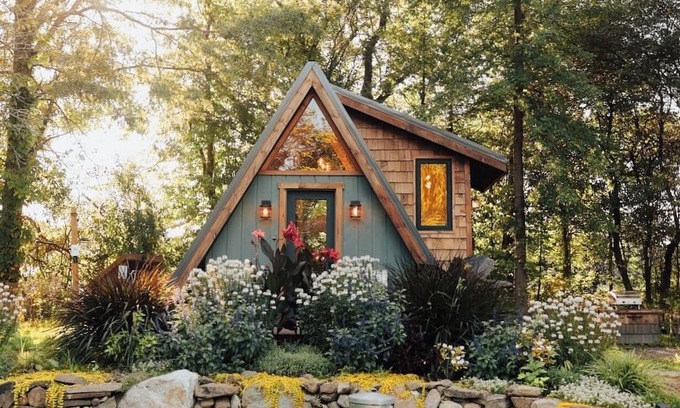 Montgomery Cabina | The Step. Beautiful Cozy A frame on Farm + River