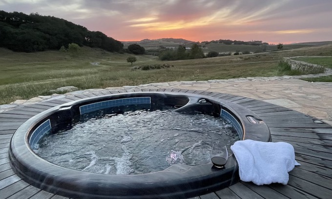 San Luis Obispo Otro | Large multi-story country house on 14 acres with vineyard views