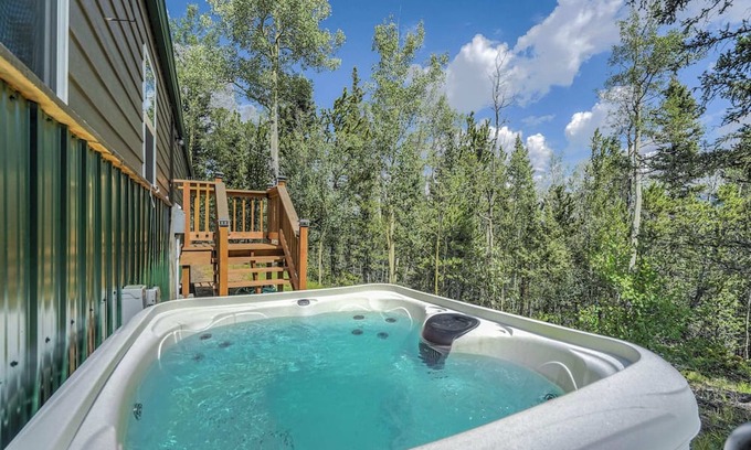 Cripple Creek Chalet De Esquí | Rustic 3BR Home with Hot Tub, Peak View near Cripple Creek