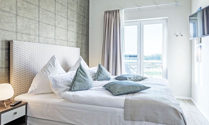 Ostseebad Wustrow Apartamento | Two water - naval school Ostseebad Wustrow - anchorage