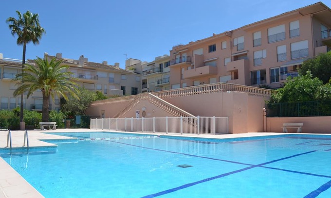 Saint-Tropez Apartamento | Saint-Tropez apartment with sea view 5 minutes from the port