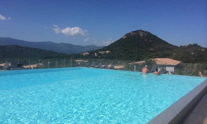 Santa Giulia Casa | Beach walking distance, House with 2 pools