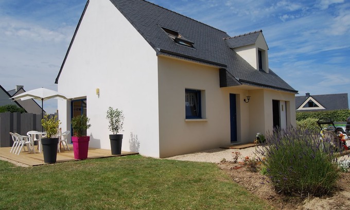Plouneour-Brignogan-Plages Casa | 3 * seaside villa, 6 pers. 150 m from the beach and the GR34. Large enclosed garden