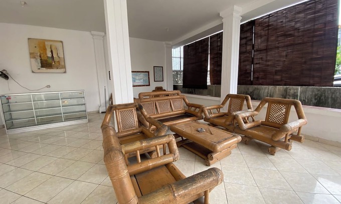 Teuku Umar Hotel | OYO 94705 Puri Queen Dua