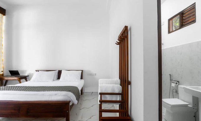 Pottuvil Division 2 Hotel | White Pearl Resort