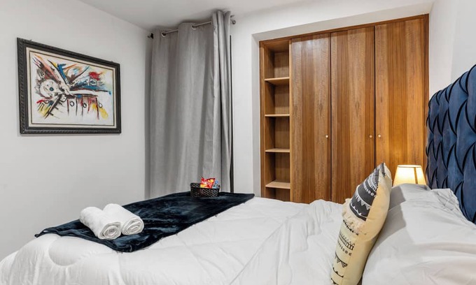 Cocody Apartamento | Stylish & Modern 2 BR apartment near Angré Nouveau Chu. Perfect for groups of 4!
