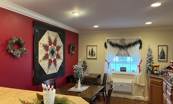 Arthur Casa | Charming hotel with WiFi and AC in peaceful Arthur