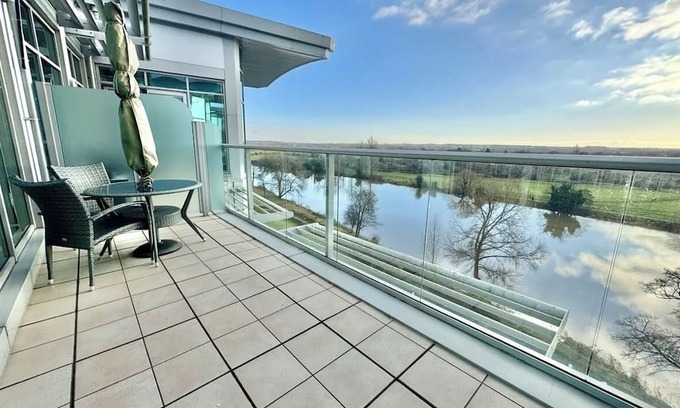 Nottingham Apartamento | Charming 2-bedroom Penthouse in lovely Nottingham with WiFi, AC