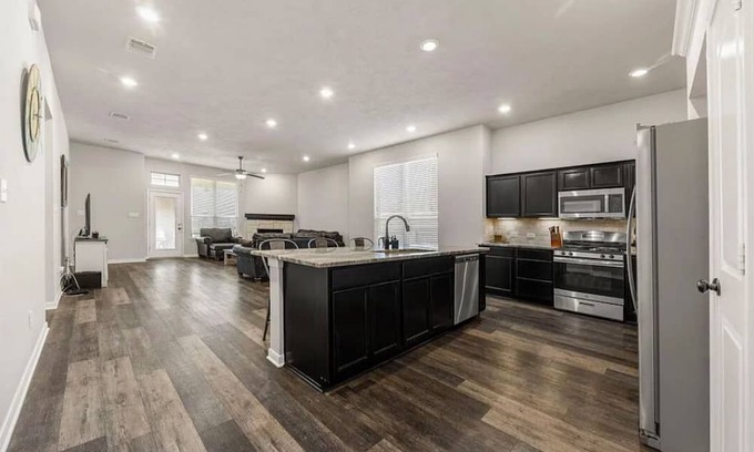 Navasota Casa | House at Pecan Lakes Golf course. Charming 3-bedroom 2 bath in Navasota .