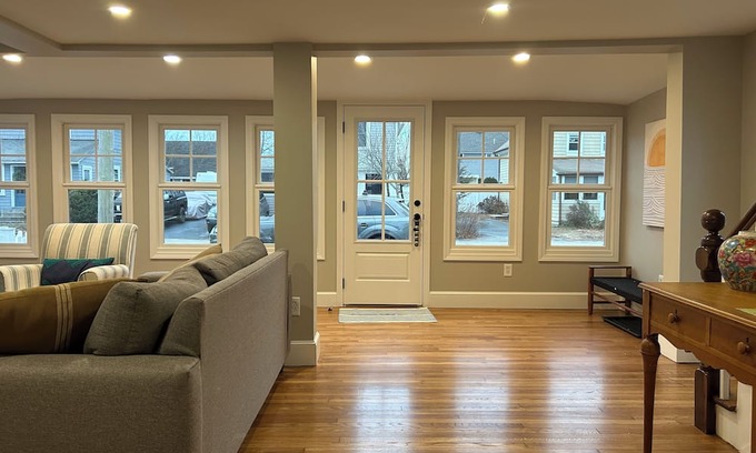 Barrington Casa | Cottage by the Bay: Cozy 2-bedroom house in charming Barrington with AC, WiFi
