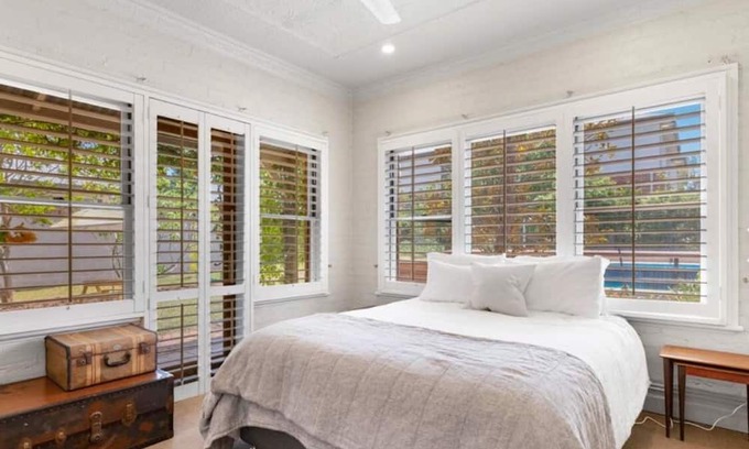 Bathurst Apartamento | Cozy renovated studio/study in Grand home. Garden & pool access - 2 mins to CBD.