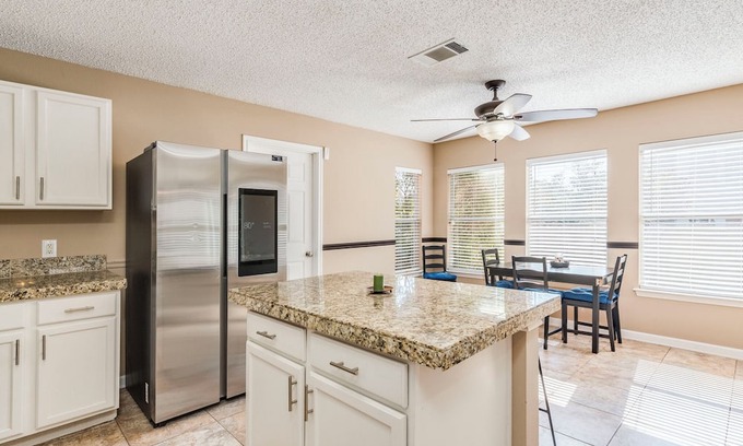 Cedar Park Casa | Spacious 5-bdrm house w/Free WiFi in Pleasant Cedar Park 25 Min to 6th Street
