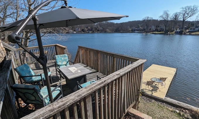 Hopatcong Casa | Peaceful Lakefront Home in no-wake zone