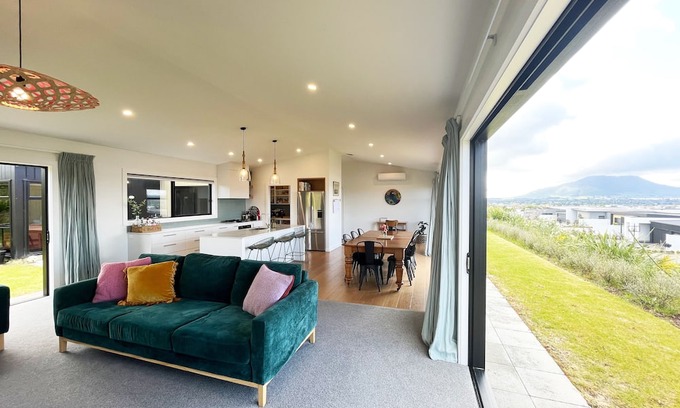 Nukuhau Casa | Panoramic Paradise: Stunning Lake and Mountain Views in Taupō