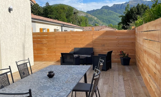 Chaum Casa | Holiday Home 'Momo' with Mountain View, Wi-Fi and Air Conditioning