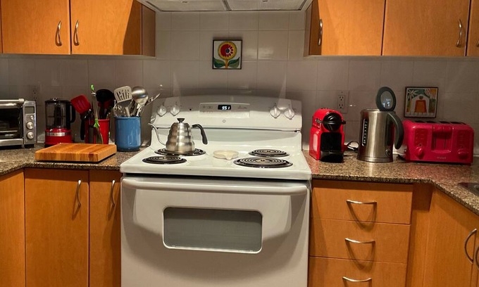 Coquitlam Apartamento | Sublet Jan.&Feb. 2025 Downtown Coquitlam. 5 min. from Skytrain and Coq. Centre
