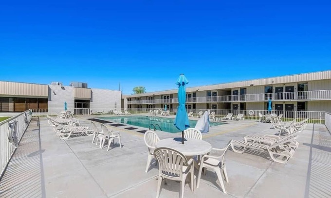 Hamilton Casa | Experience Relaxation with Pool and Free On-Site Parking | 4 Affordable Rooms