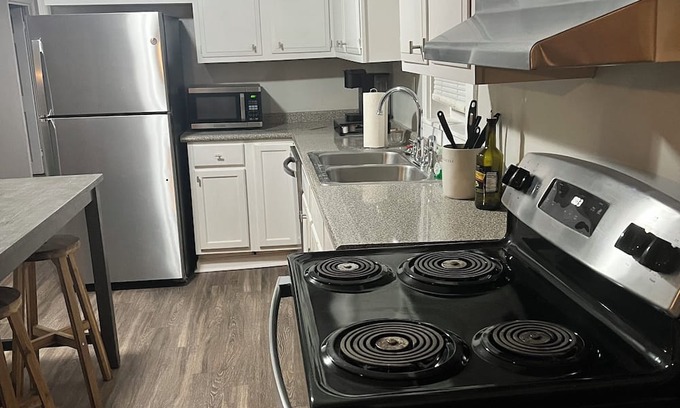 Collierville Casa | Collierville Cutie! Charming 3-bedroom /3 bath house, sleeps up to 9, spacious