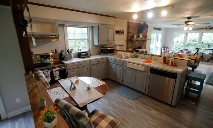 Sharpsburg Casa | Taylor's Landing C&O Retreat