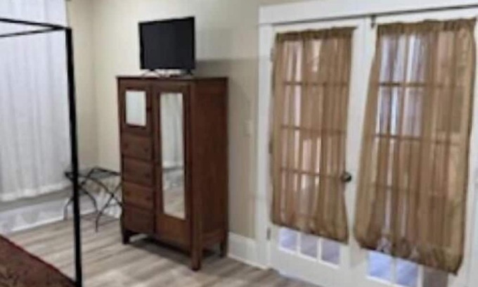 Marksville Casa | Charming 4-bedroom house in Marksville with AC, WiFi.