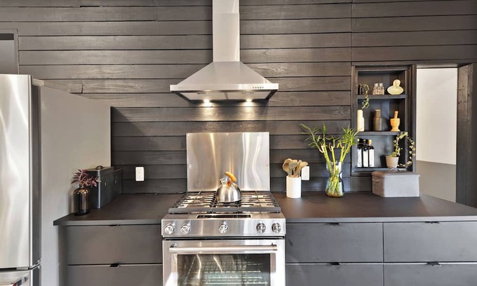Milton Casa | Tranquil Modern Oasis near local beaches w/gym, office, fire pit. Pet friendly!