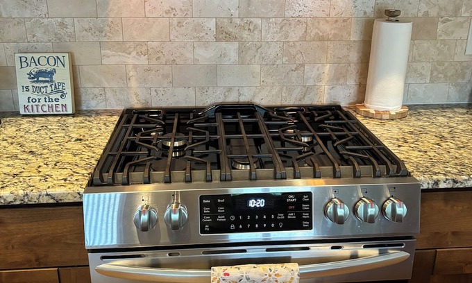 Battle Ground Casa | Charming 3-bedroom house with WiFi, AC in peaceful Battle Ground