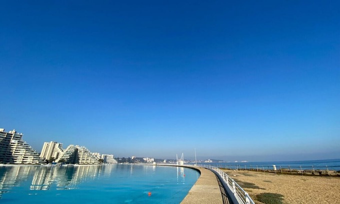 Algarrobo Apartamento | Modern San Alfonso del Mar | BBQ Parking Pool Wifi
