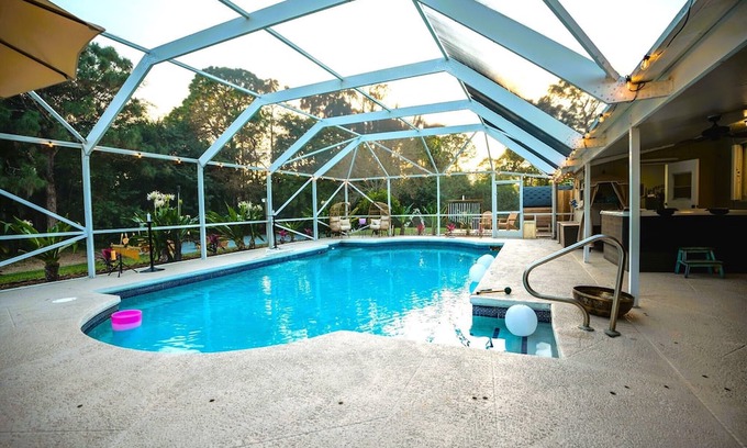 Hunt Club Casa | Green House - Events Welcome! Sleeps up to 25!