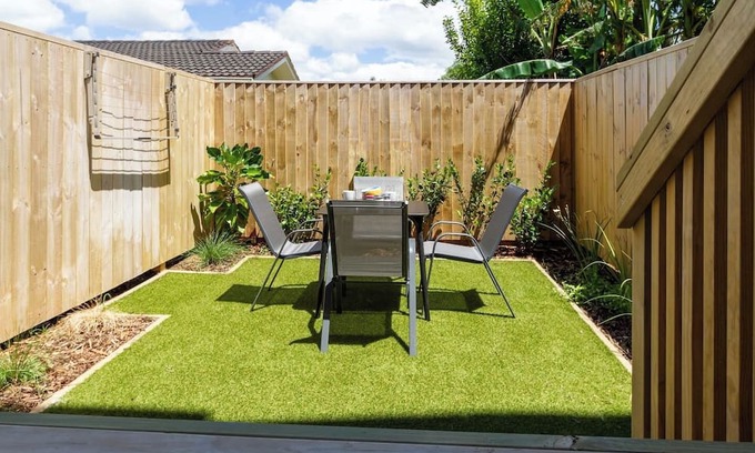 Henderson Casa | Conveniently Located 2BR Townhouse in West AKL