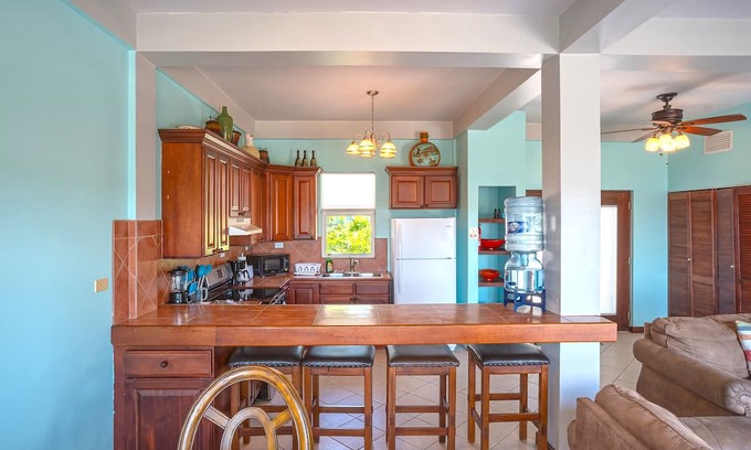 San Pedro Apartamento | Charming lakefront apartment with stunning views