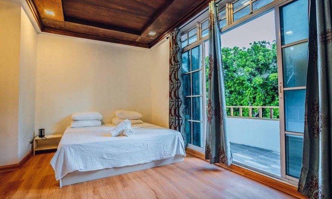 Fuvahmulah Casa | Spacious 6-bedroom house in marvelous Fuvahmulah with AC, WiFi