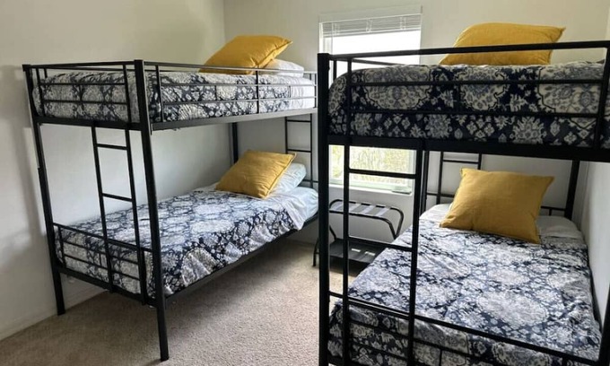 Kissimmee Casa | Private 4 bunk room!